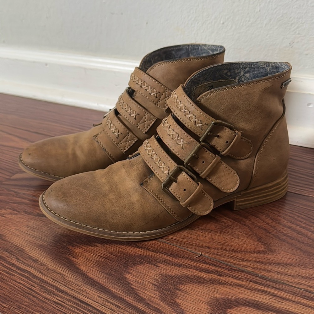 Roxy ankle boots size 7.5
